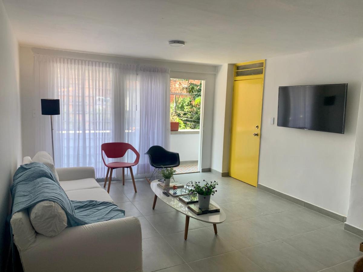 Charming Apartment In Downtown - Home Aris 301 Medellin Bagian luar foto